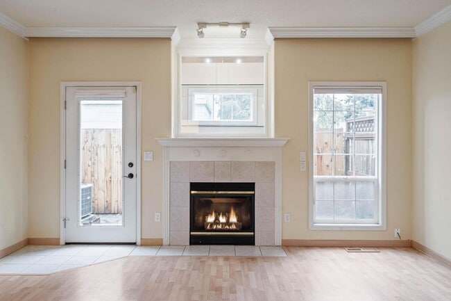 Building Photo - Unique 3-bdrm/2.5-bath duplex w/ A/C—Priva...