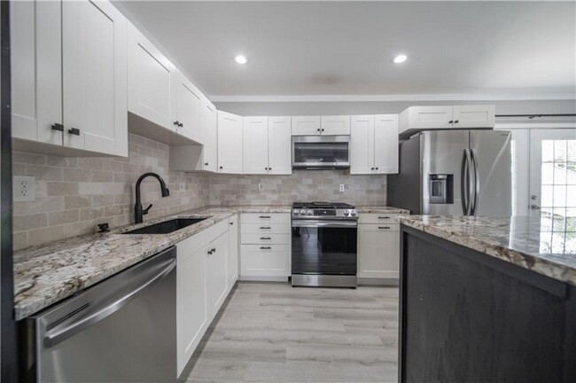 Building Photo - 312 Main St