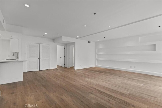 Building Photo - 939 Palm Ave