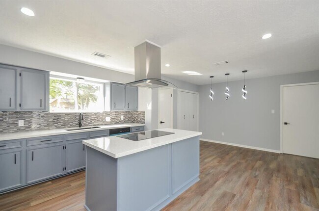 Building Photo - 48 Artesia