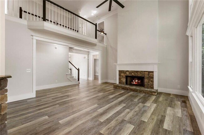 Building Photo - 330 Summerlin Dr