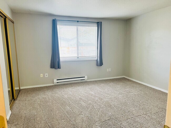 Building Photo - *$1,000 off second full month of rent!* Wonderful Wilsonville Townhouse