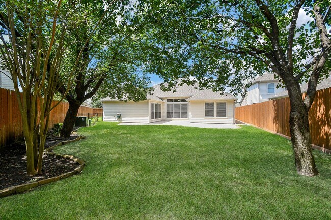 Building Photo - 707 New Pines Dr