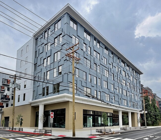 Building Photo - 931 Madison St
