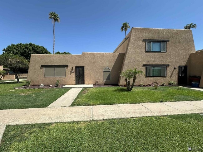 Primary Photo - 2490 W Yowell Ct