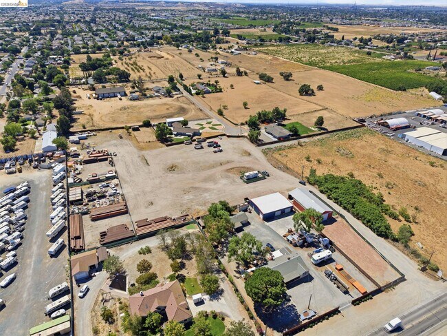 Building Photo - 59 Old Stagecoach Rd