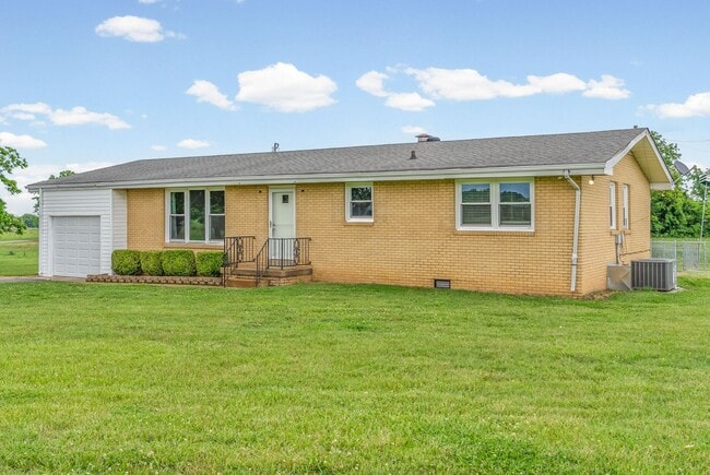 Building Photo - Pet Friendly Two Bedroom!
