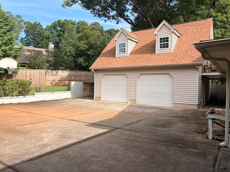 Building Photo - 1349 Wooded Hills Dr
