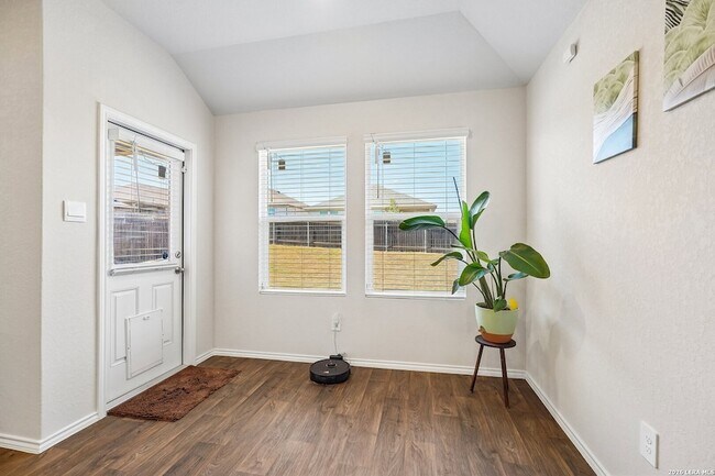 Building Photo - 841 Bahia Pl