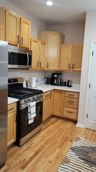 New appliances - 992 Fern Ave SE