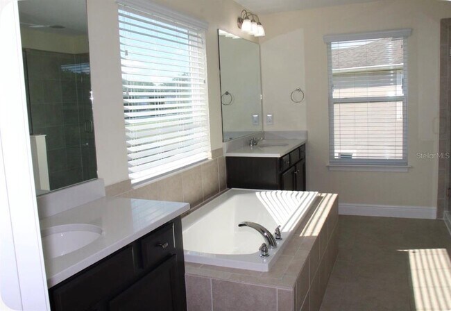 Building Photo - 6206 Scarlet Darter Wy