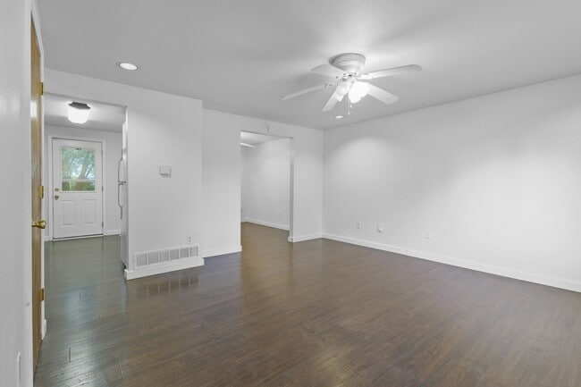 Building Photo - 4638 Vallejo Dr