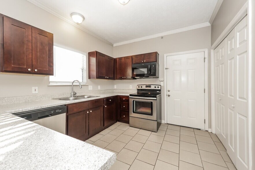 Building Photo - 705 Bell Trace Cove