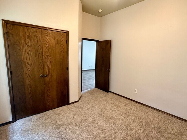 Building Photo - Beautiful 4 Bed 3 Bath Home with Great Loc...