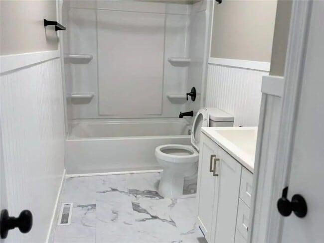 Building Photo - 606 Cleburn St