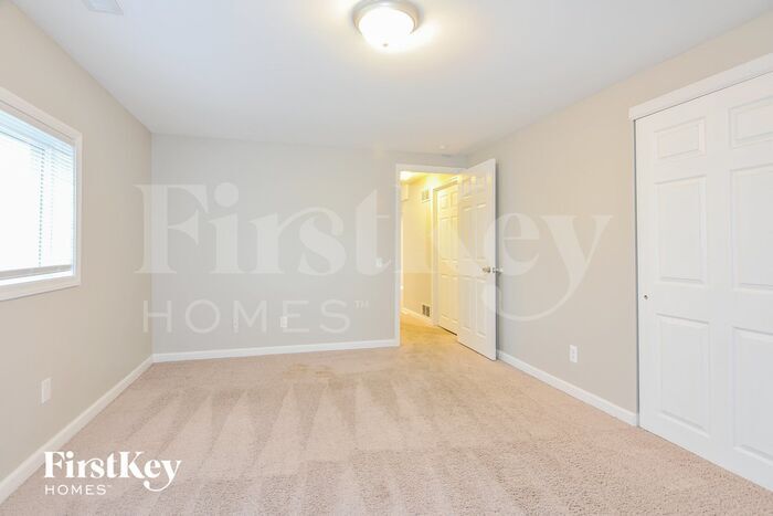 Building Photo - 1562 Glenage Dr