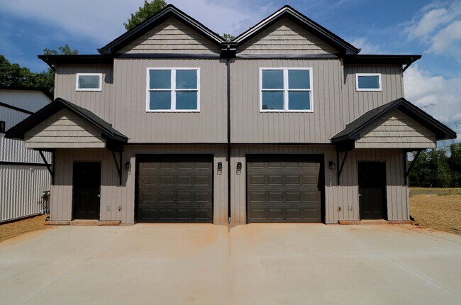 Building Photo - 101 Independence Ln