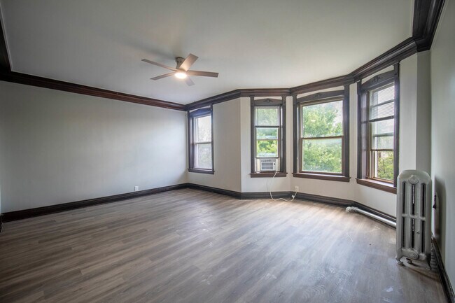 Building Photo - 6362 S Greenwood Ave