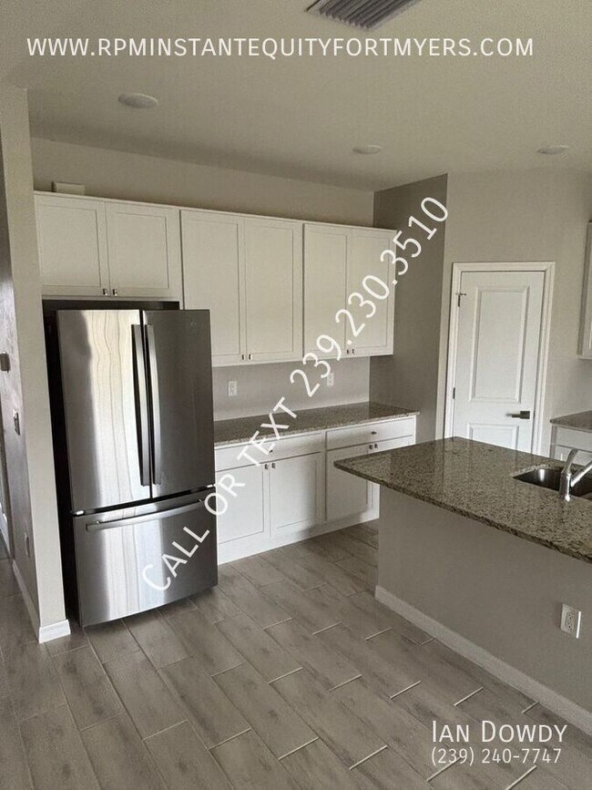 Building Photo - 704 Hightower Ave S