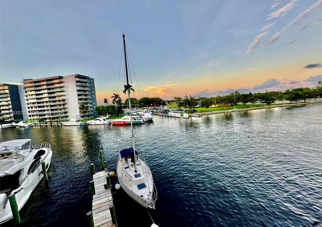 Building Photo - 2415 NW 16th St Rd