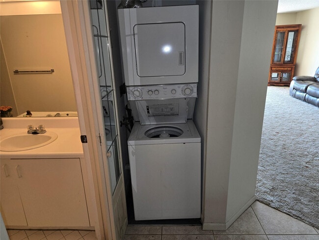 Building Photo - 550 SW 138th Ave