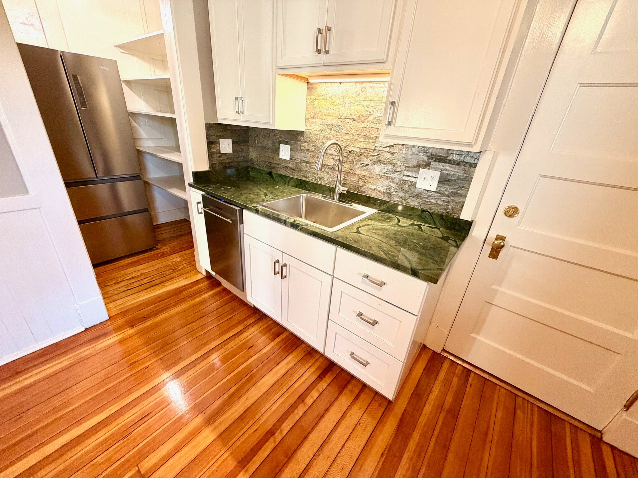 Eat in Kitchen with a dishwasher - 69 S Pleasant St