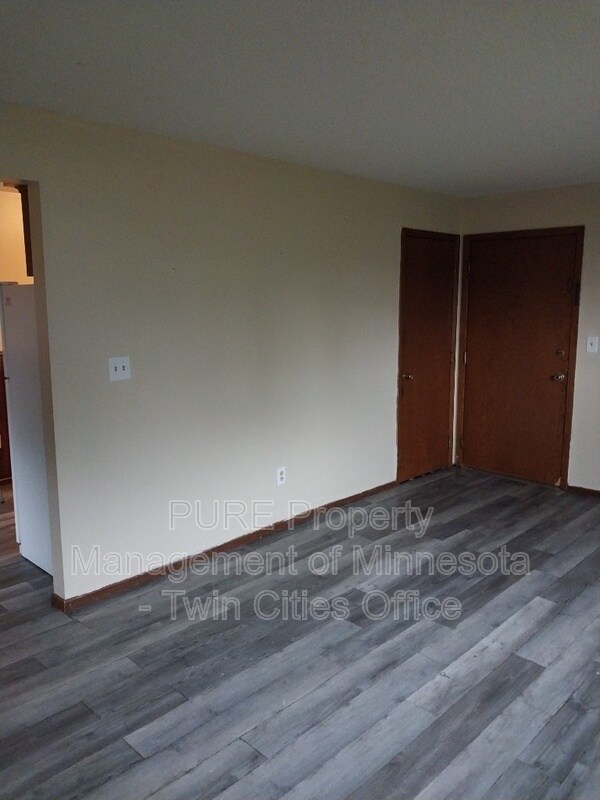 Building Photo - 144 13th Ave S