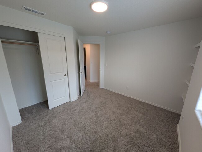 Building Photo - Brand New Townhome!