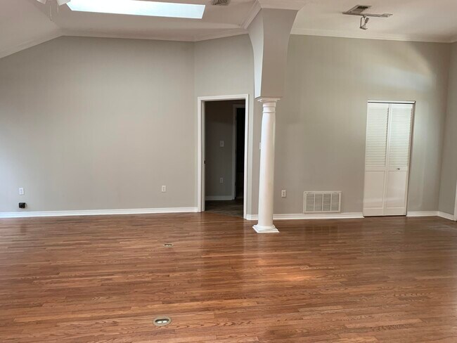 Building Photo - 307 Sand Myrtle Way