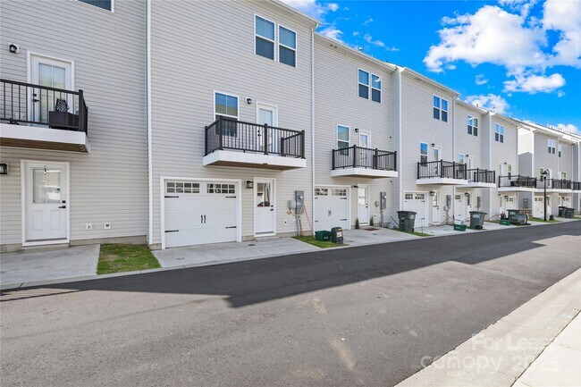 Building Photo - 1725 Aspire St