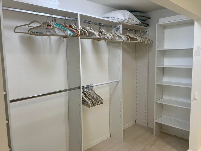 Building Photo - 333 Pelican Way