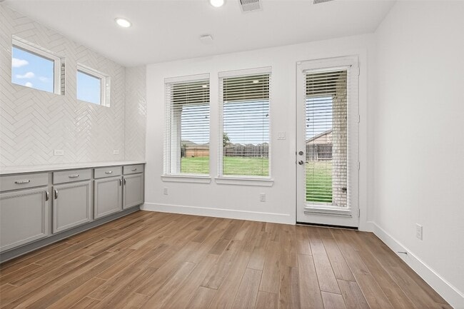 Building Photo - 7218 Grassland Vis Ln