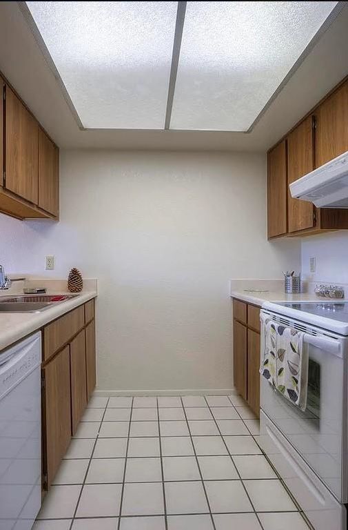Building Photo - Unit Available in Tempe!