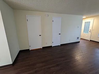 Building Photo - Available Now! Pet-Friendly 2 Bed/ 1.5 Bath with Patio & Parking