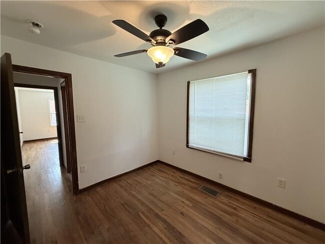 Building Photo - 1004 S 3rd St