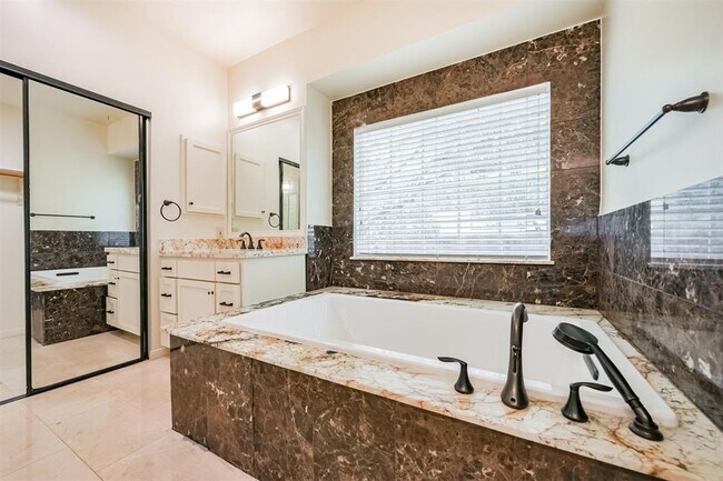 Building Photo - 4003 Bountiful Crest Ln