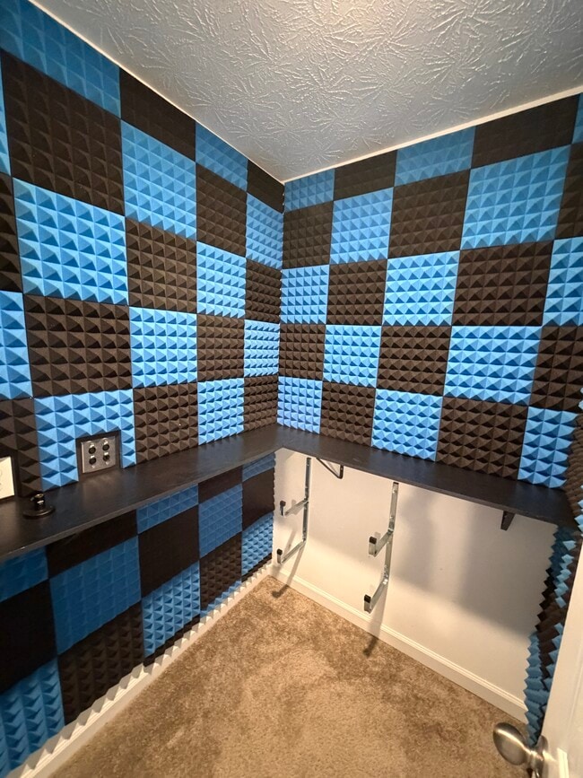 Building Photo - 5794 Wintersweet Ln