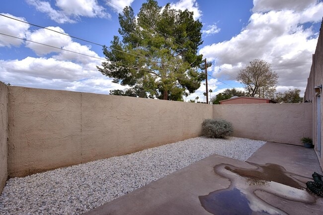 Building Photo - 8574 E Indian School Rd