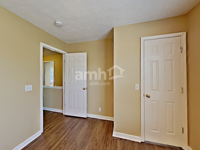 Building Photo - 2901 Summer Hollow Ct