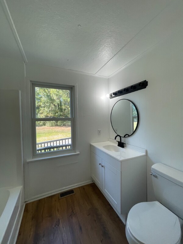 Building Photo - 10714 Quaker Rd