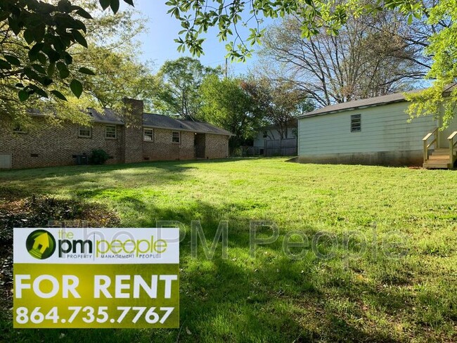 Building Photo - 204 Pennwood Ln