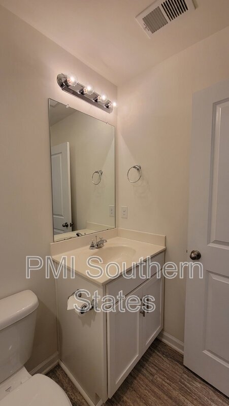 Building Photo - 31 Moorlyn Ln