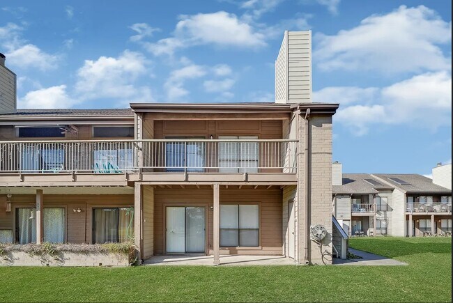 Building Photo - 8427 Sands Point Dr