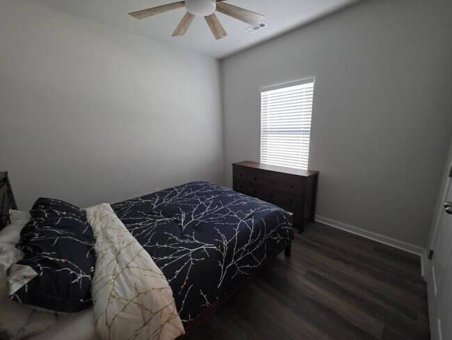 Building Photo - 352 Castlepath Dr SW