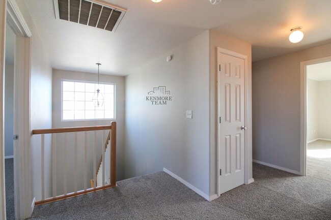 Building Photo - 3 Bedroom, 2.5 Bath Home in West Pasco