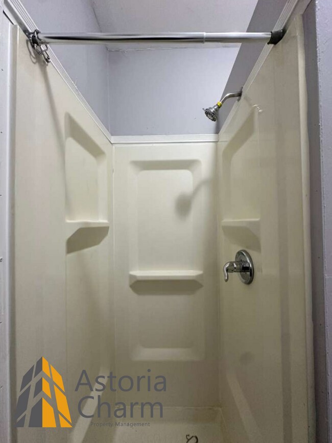 Building Photo - 3 Bedroom with Fenced Yard and Spacious Primary Bedroom near Coppin University