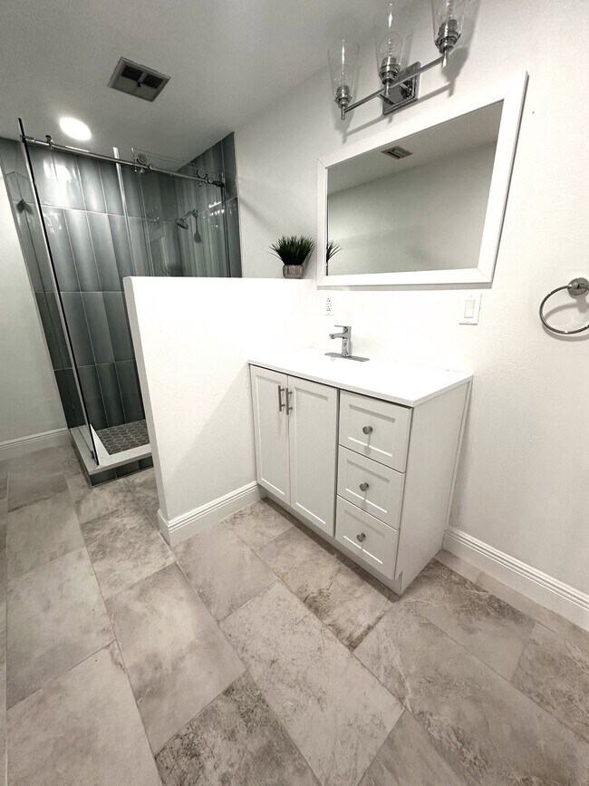 Building Photo - 13726 Michelle Ave