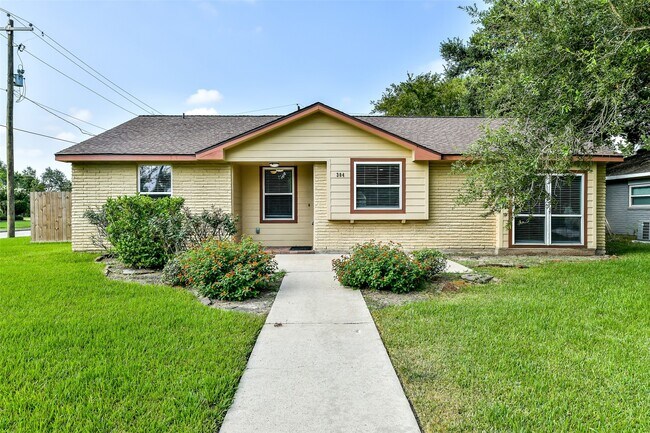 Primary Photo - 304 Bellmar Ln