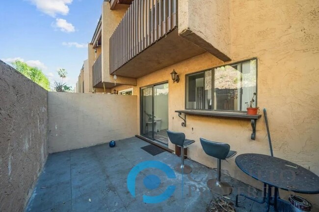 Building Photo - Stylish and Spacious Townhome for Rent in ...