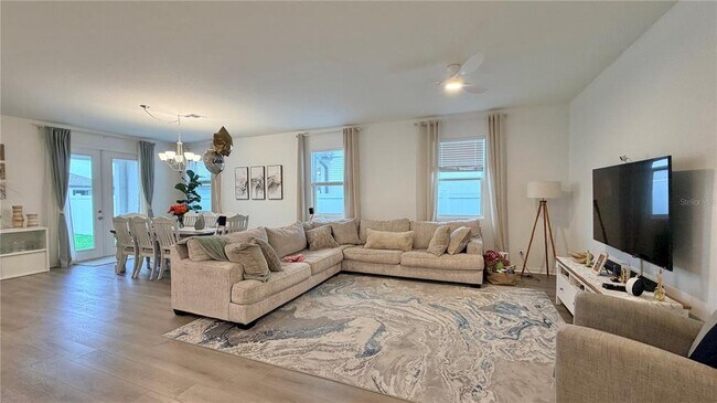 Building Photo - 5723 Cattle Rnch Dr